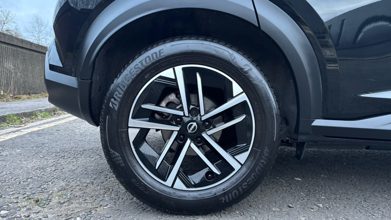 Nissan Juke 1.0 DiG-T N-Connecta 5dr Petrol Hatchback